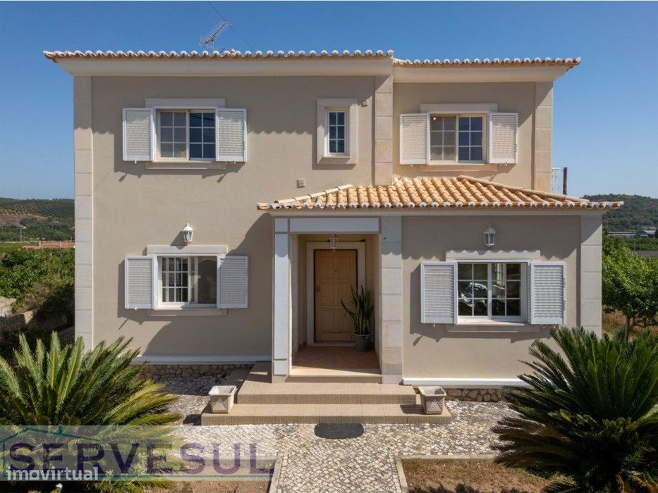 Espaçosa Moradia de 5 quartos com garagem e jardim, bonita vista ca...