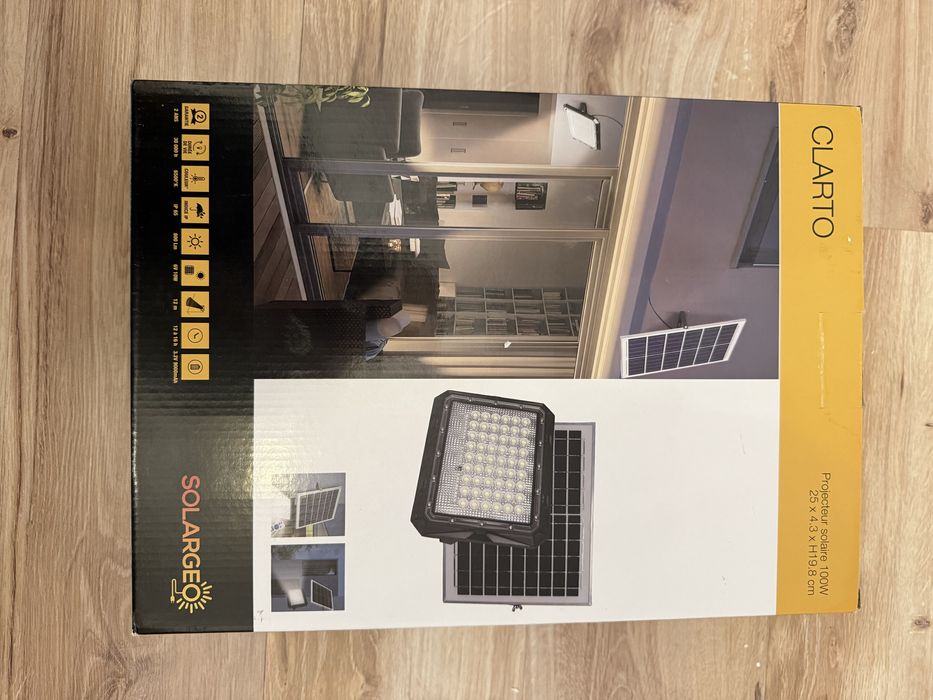 Lampa solarna Solargeo z wbudowanym akumulatorem
