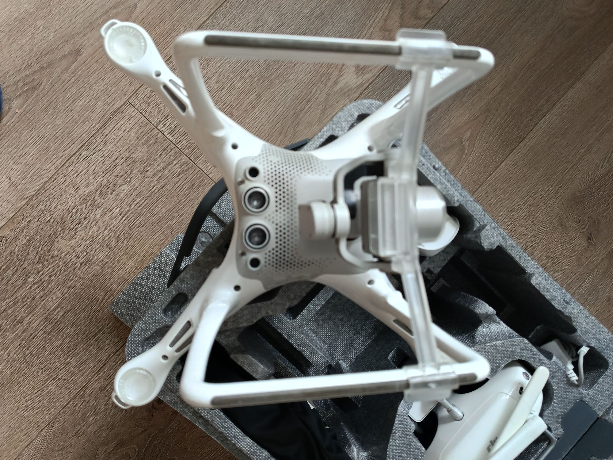 Квадракоптер DJI PHANTOM 4