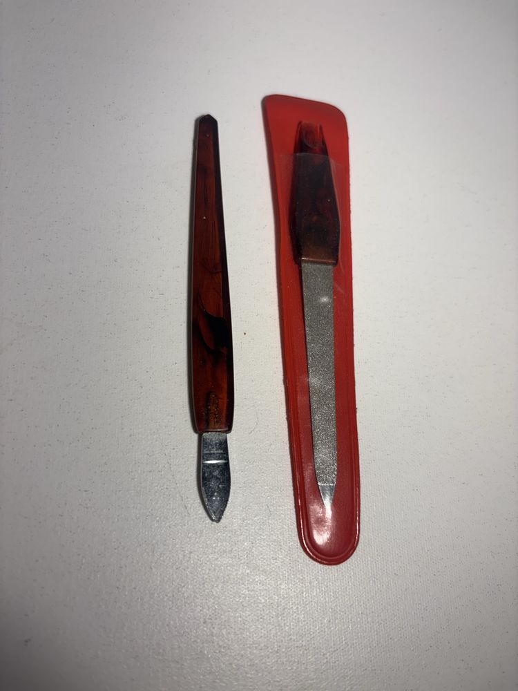 Pilnik pilniczek metalowy szafirowy prosty do paznokci zestaw w etui