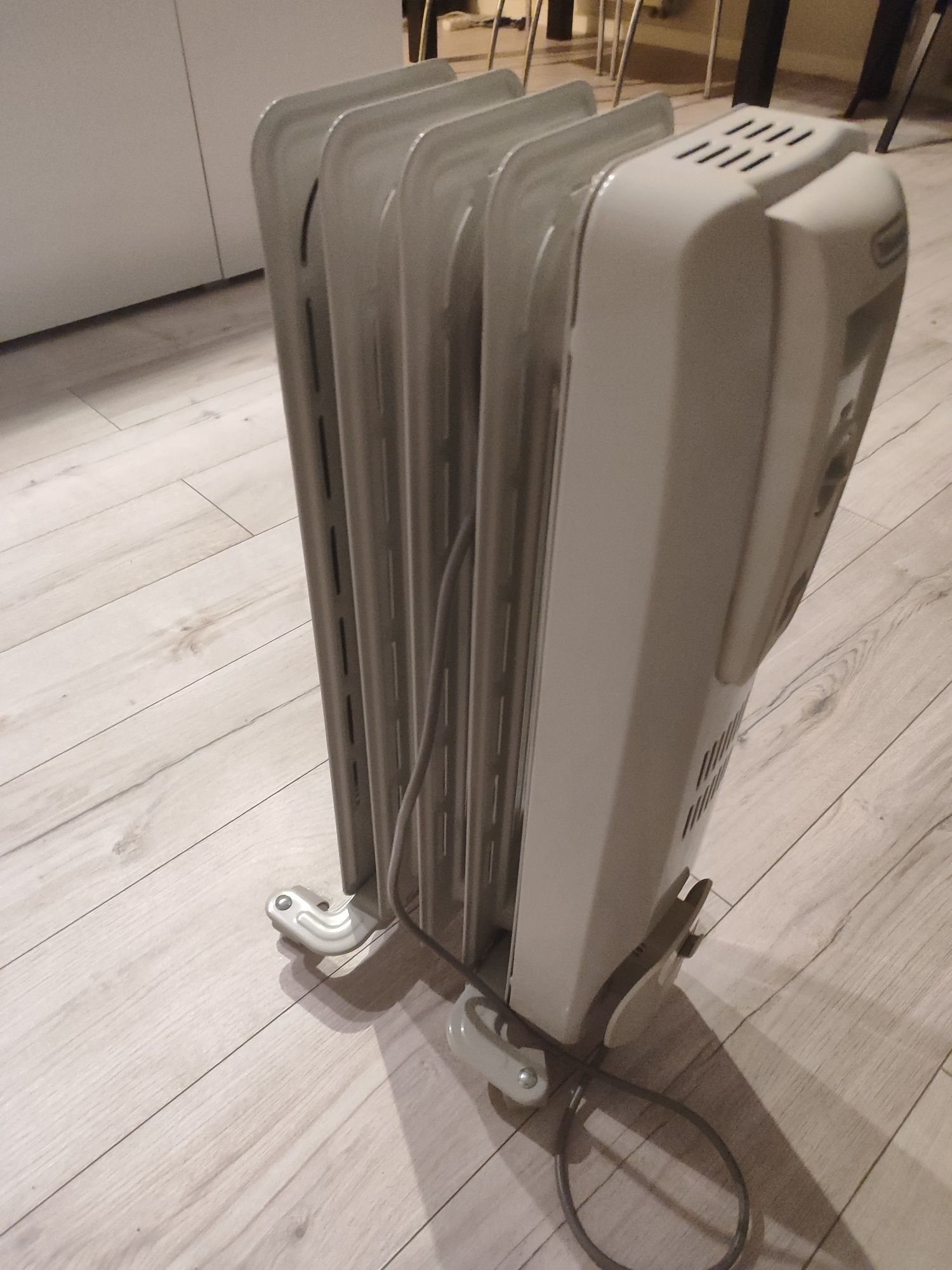 Grzejnik olejowy DeLonghi Hork KH770510M