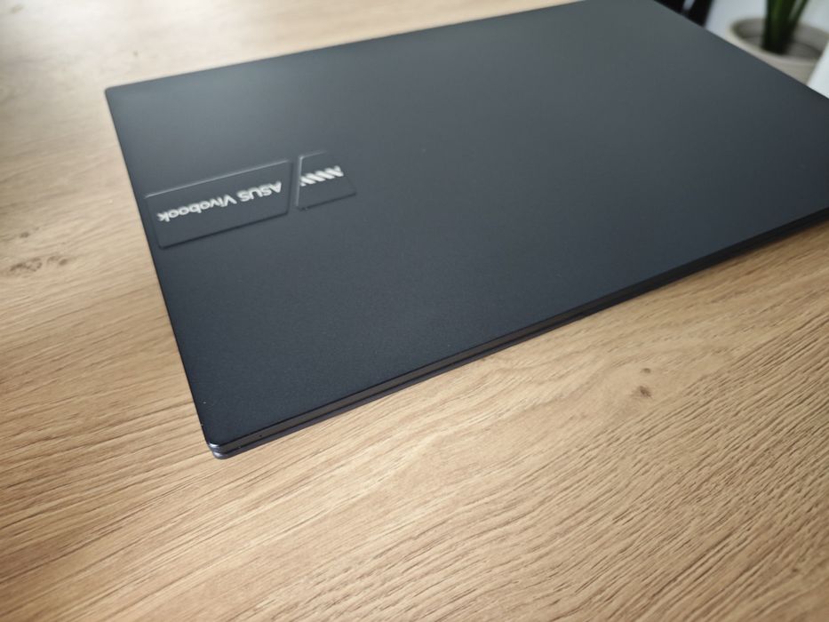 Laptop Asus Vivobook a1504 , i7 1335u, 16/512 jak nowy gwarancja