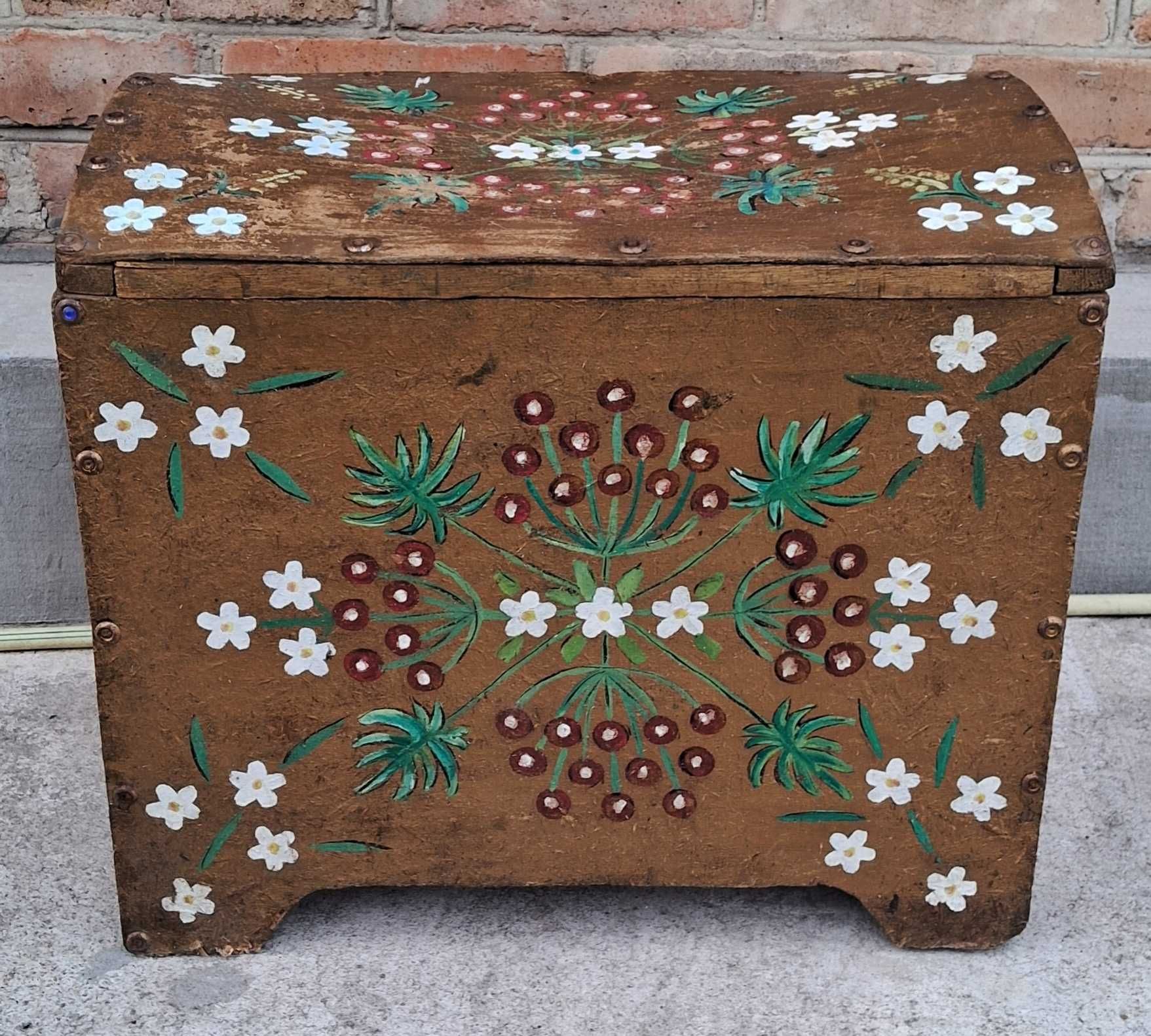 Скриня дерев'яна (сундук) ручної роботи в українському стилі, 49х42х30