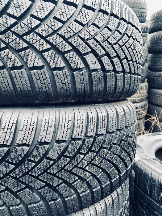 Шини 215 50 R18 bridgestone 2023 рік 90%