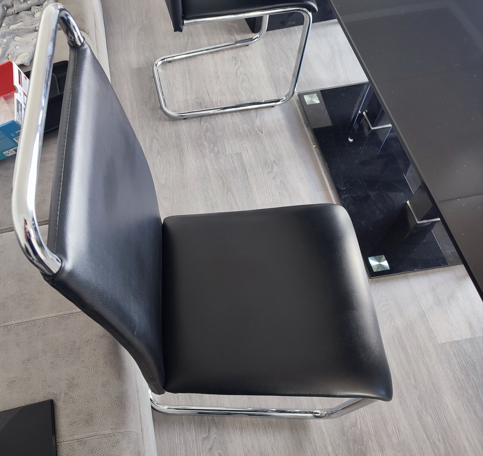 Mesa em vidro com 4 cadeiras