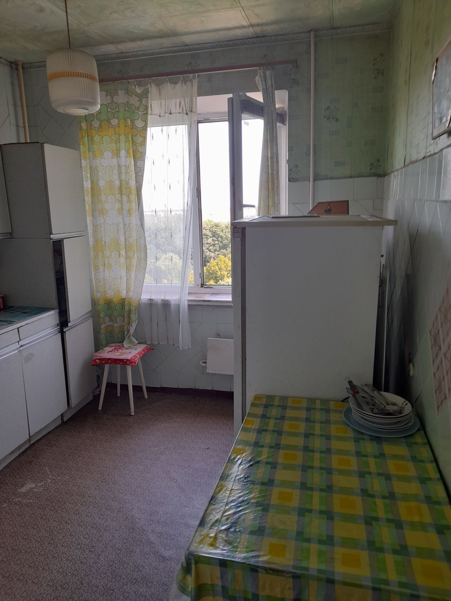 Продам трьохкімнатну квартиру.