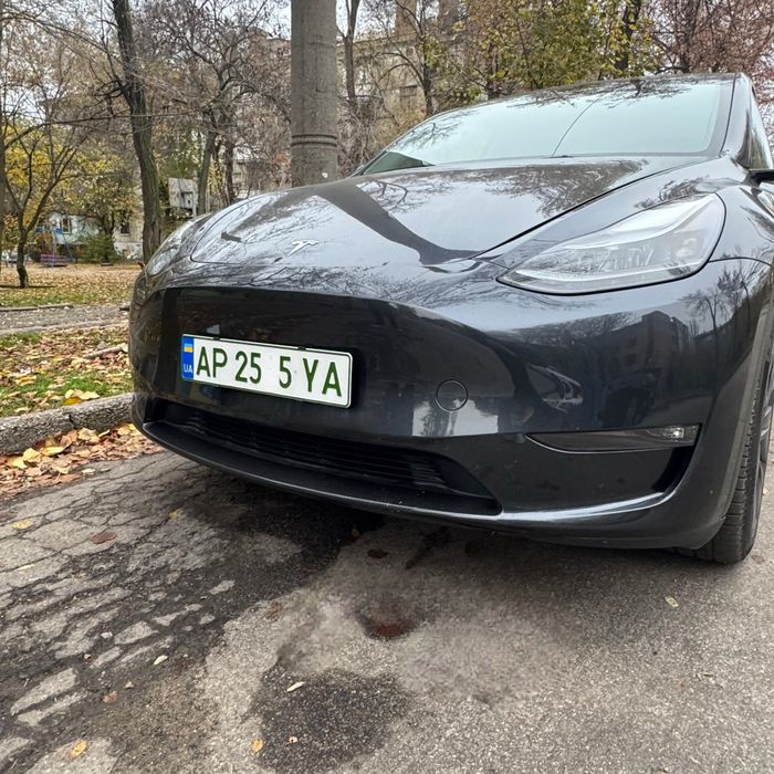 Рамка номерного знака Tesla Model Y |фіксація без подіума|форма бампер