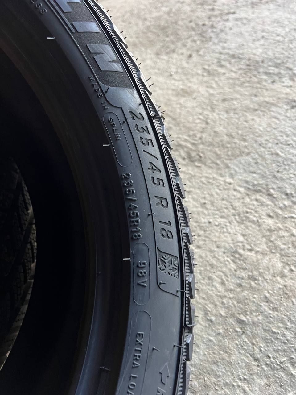Розпаровка 235/45 r18 Michellin Pilot Alpin5 2024р (05)