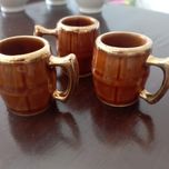Kieliszki beczki trzy sztuki brązowe vintage prl