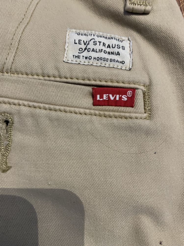 Calças beges levis tamanho 32 modelo Slim taper