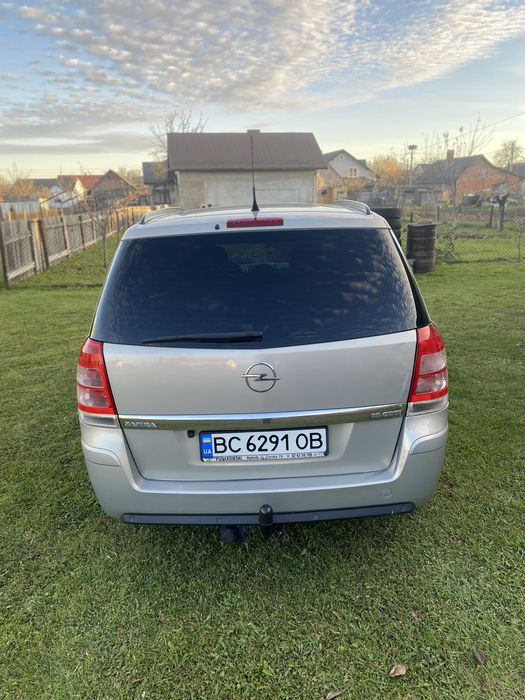 Opel Zafira 2010 рік