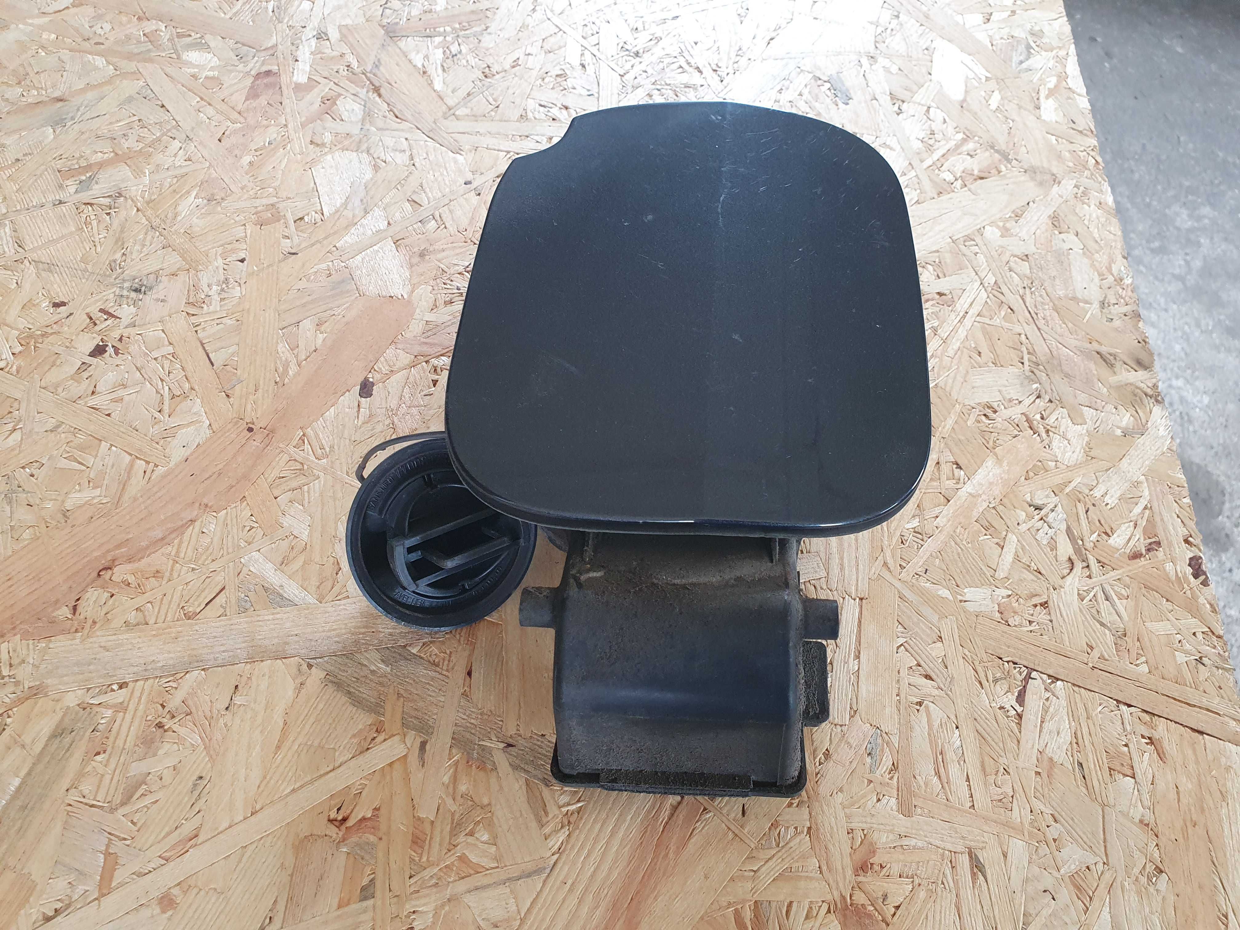 Klapka wlewu paliwa korek Renault Clio 3 III Teb 66 kpl 3 drzwi 06 rok