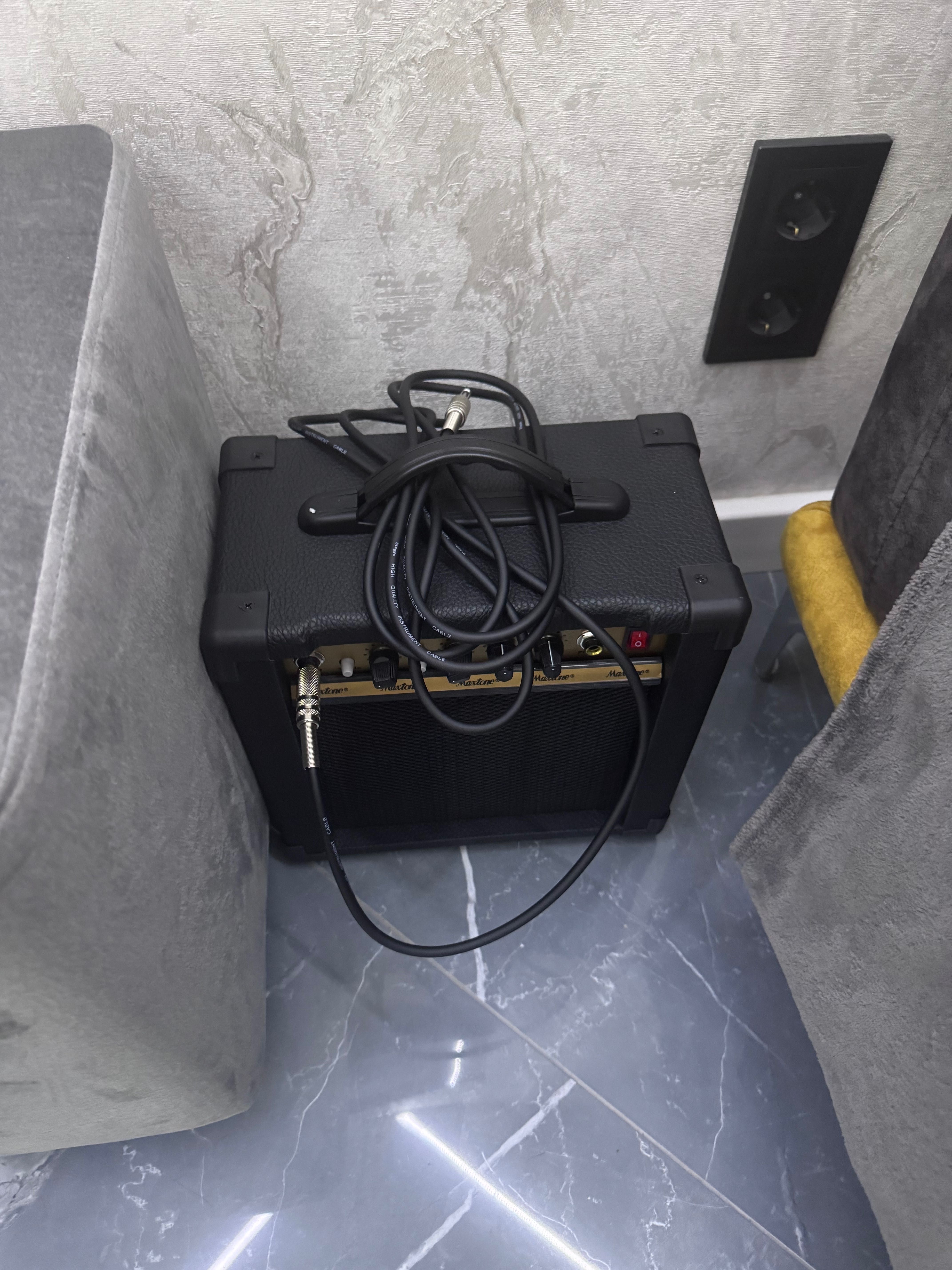 Електрогітара Cort X-1 + комбік Hiwatt Maxwatt G10 — комплект
