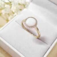 Złoty pierścionek z Opalitem