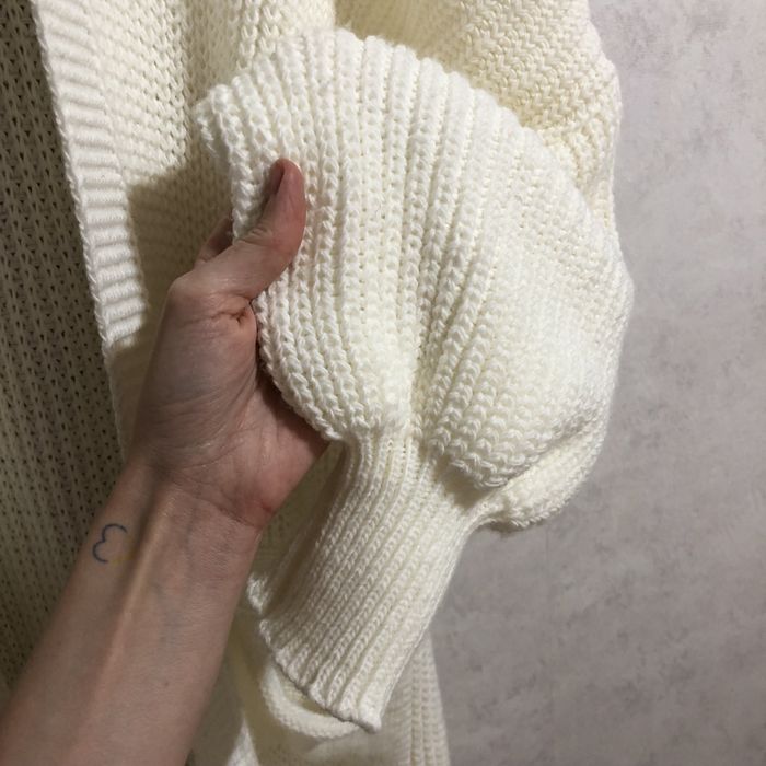 Кардиган вʼязаний білий довгий