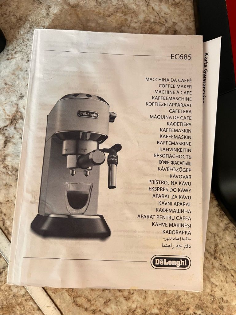 Ekspres do kawy kolbowy Delonghi że spieniaczem