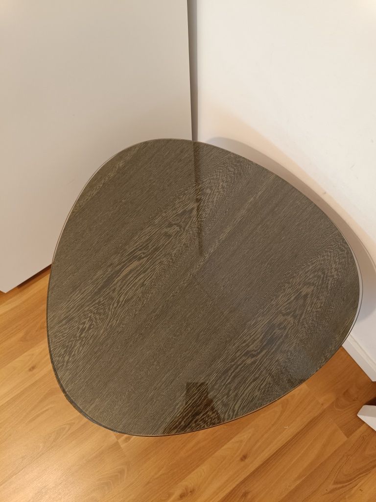 Mesa de apoio vintage com tampo de vidro