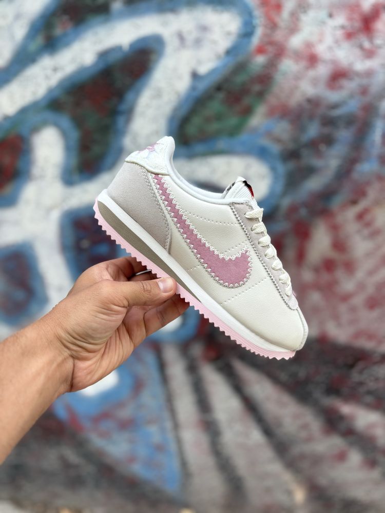 Жіночі кросівки Nike Cortez Valentine’s Day 2025