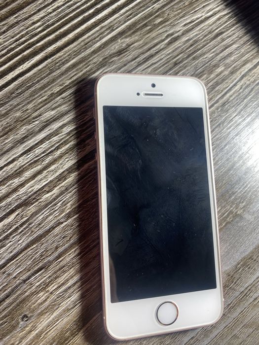 Продам.     Apple Iphone SE