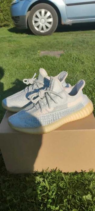 Yezzy boost 350 v2 Cloud white