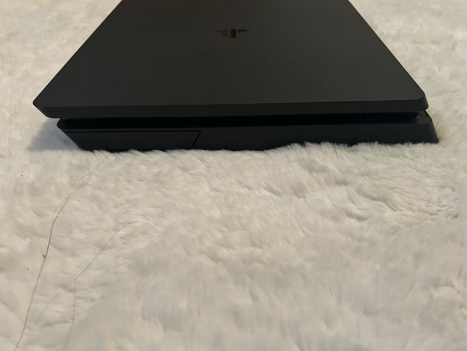Playstation 4 slim