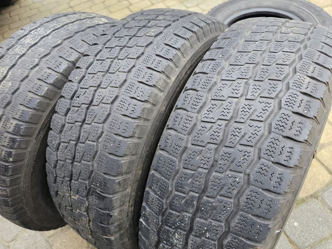 Opony zimowe Firestone Vanhawk Winter 215/70R15c 215/70/r15c