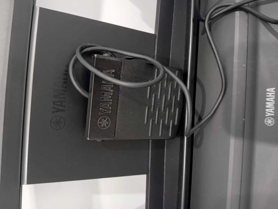 Piano Yamaha P-45 + estrutura de apoio (pés)