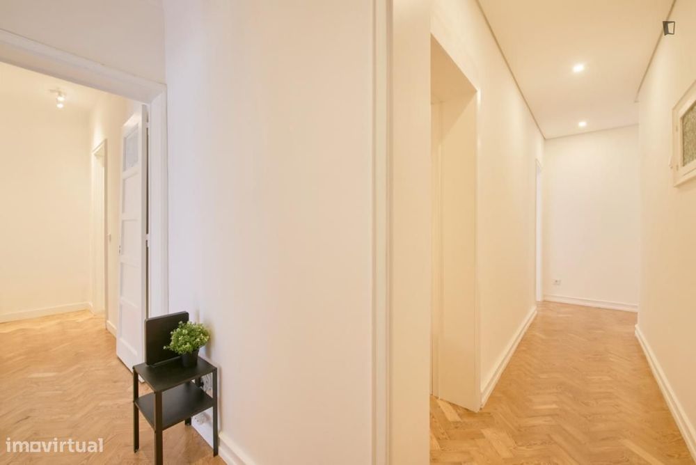 Quarto - localizado em Roma-Areeiro Lisbon