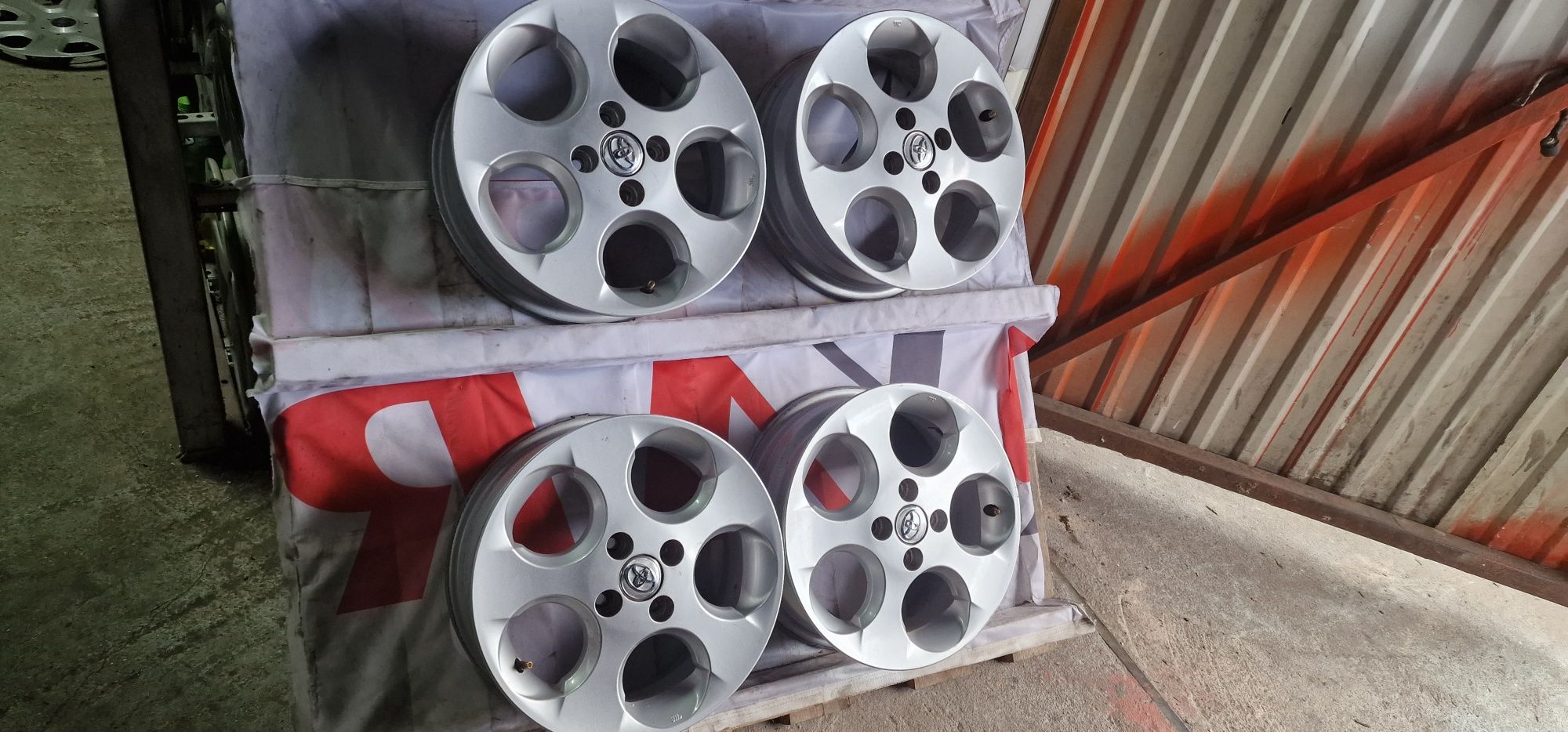 Felgi Aluminiowe Toyota Yaris R15 4x100 ET46-5.5J