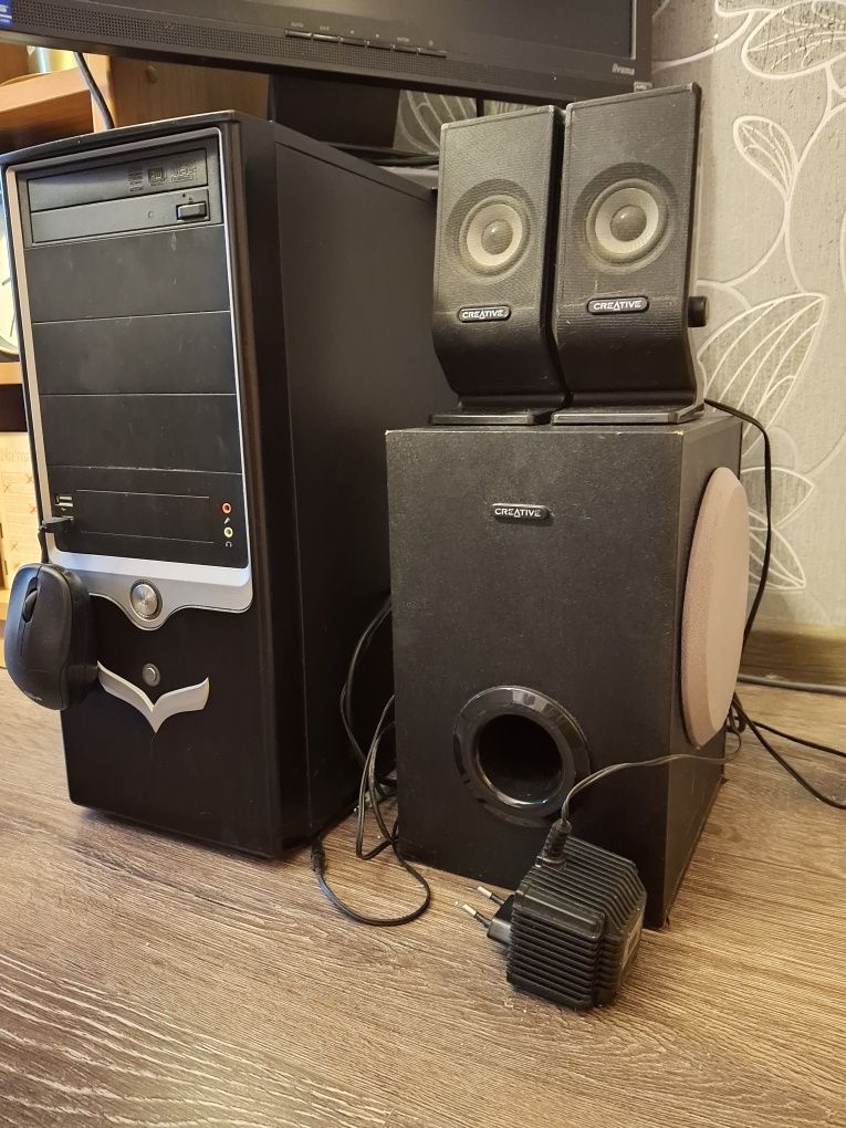Komputer stacjonarny+monitor+subwoffer 2+1,  router wifi 2x w zestawie