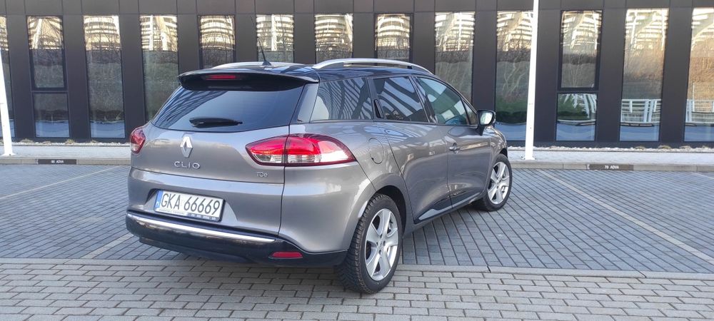 Renault Clio benzyna LED tablet keyless tempomat FAKTURA