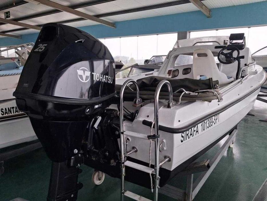 Barco OBE 4.70 com o motor TOHATSU 25HP  com trime 4T.