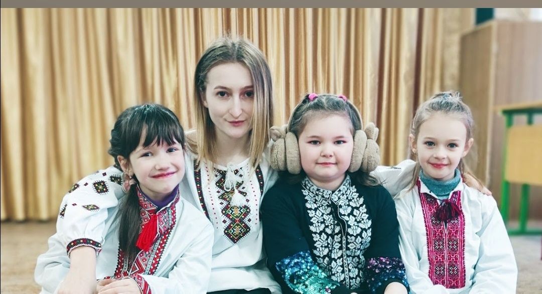 Репетитор дітей молодших класів та дошкільнят.
