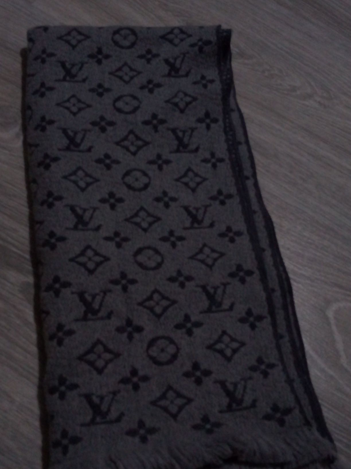 Продаю шарф Luis Vuitton