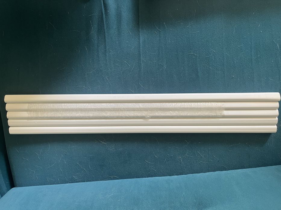 Zestaw nowych drążków do szafy 722 mm