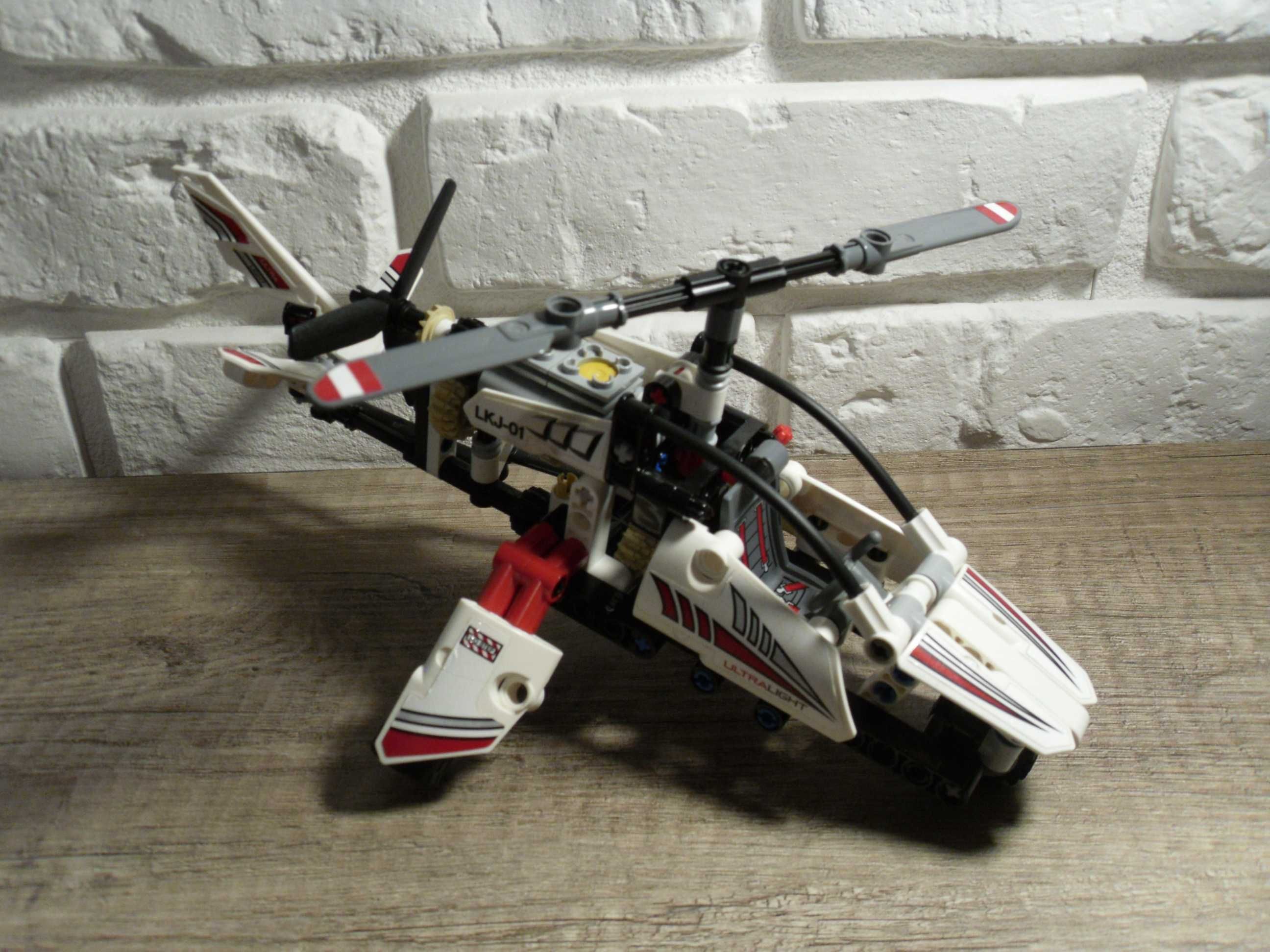 LEGO Technic 42057- Ultralekki helikopter