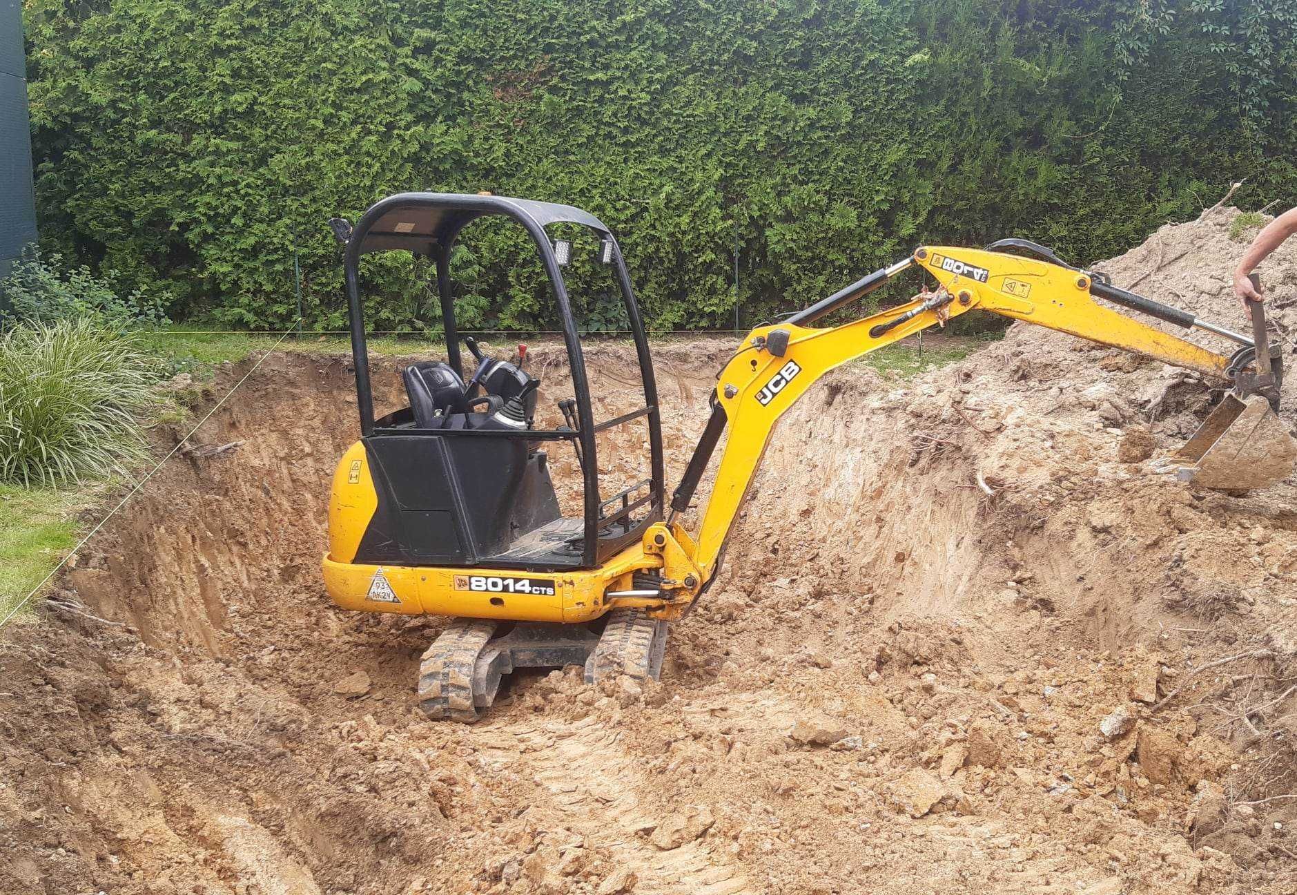 Wynajem Minikoparka JCB 8014 Czechowice-Dz. Wiertnica do ogrodzeń.