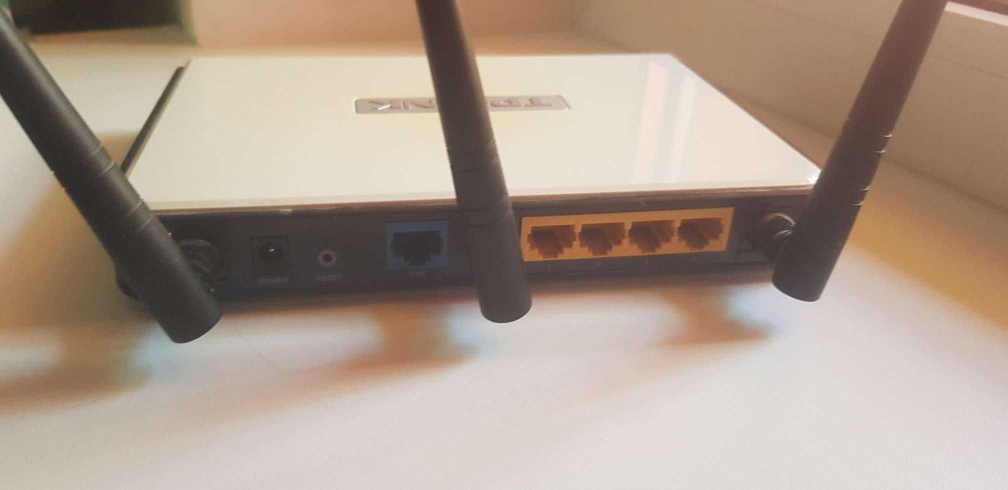Роутер  TL-WR940N рабочий внешнее состояние нормальное без повреждений