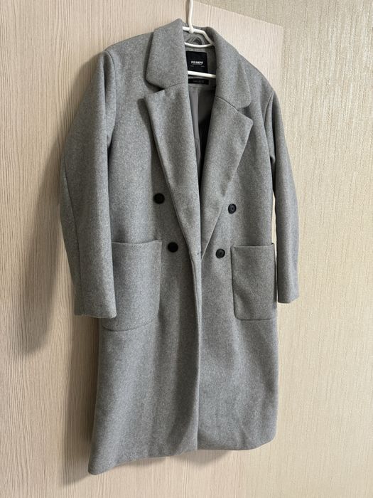 Пальто pull&bear сірого кольору