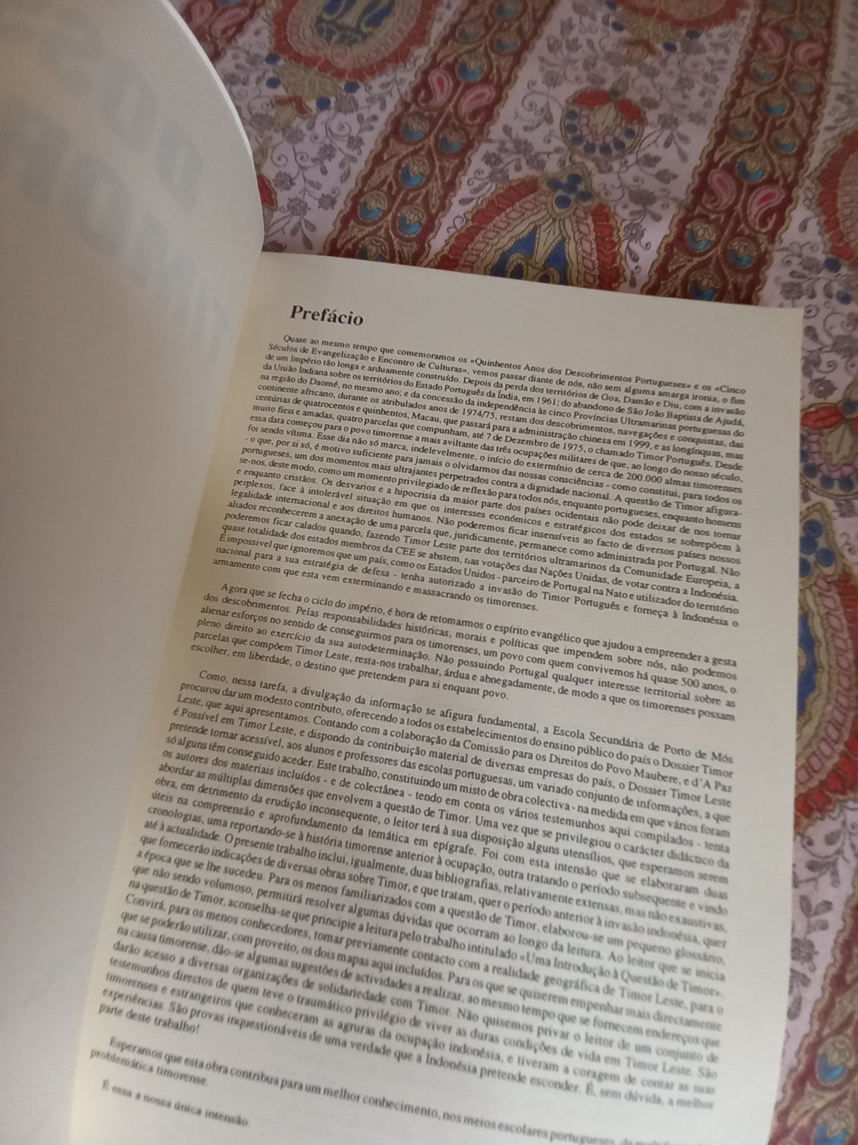 Livro da Escola de Porto de Mós sobre Timor