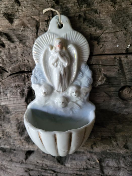 Porcelanowa kropielnica Anioł