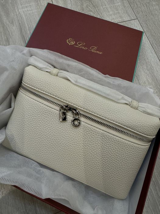 Сумка LORO PIANA сумочка шкіряна бежева молочна клатч