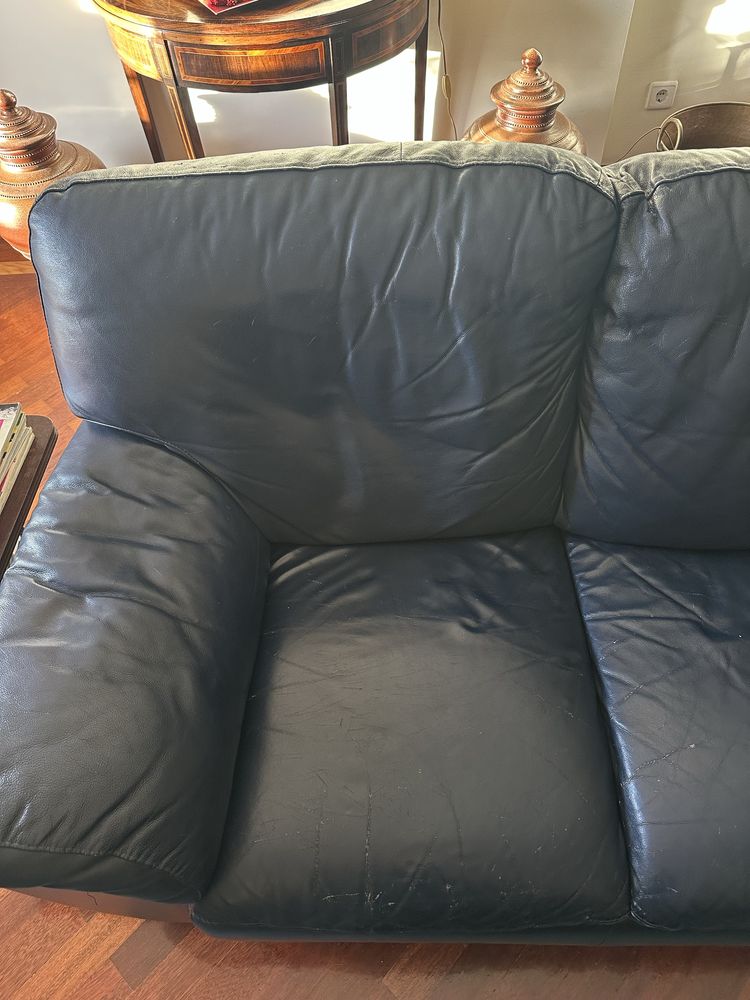 Sofá-cama de pele azul escuro