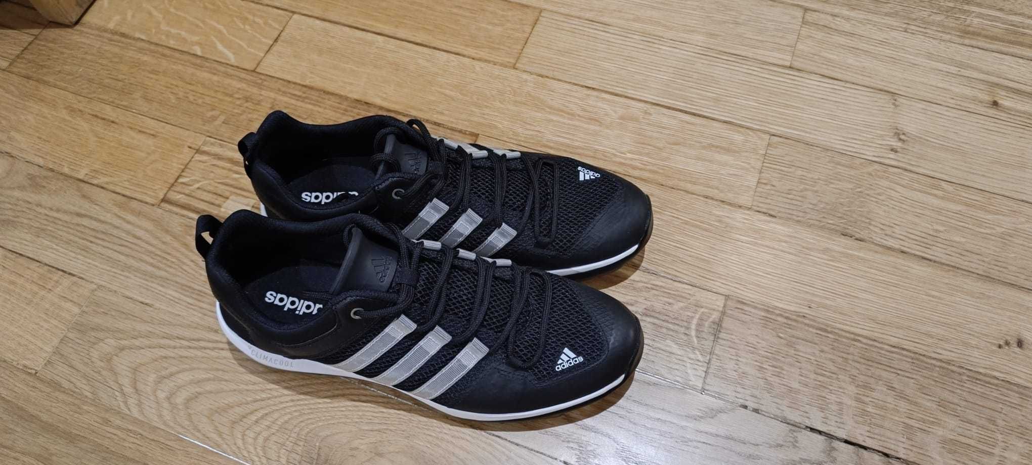 Sapatilhas adidas 43