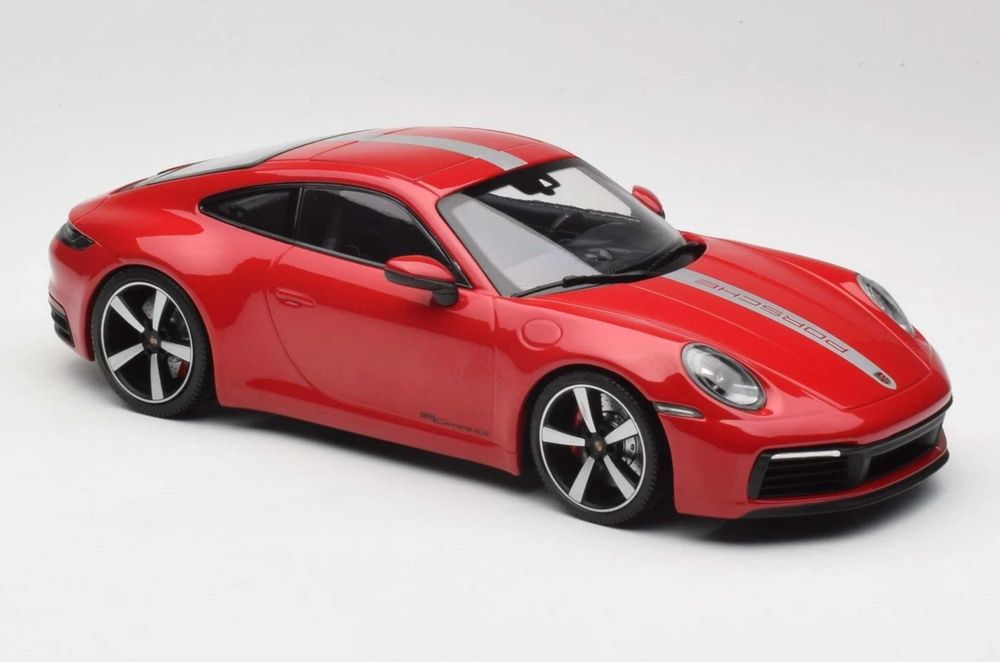Porsche 911 (992) Carrera 4S Minichamps 1:18  (Carmine Red)