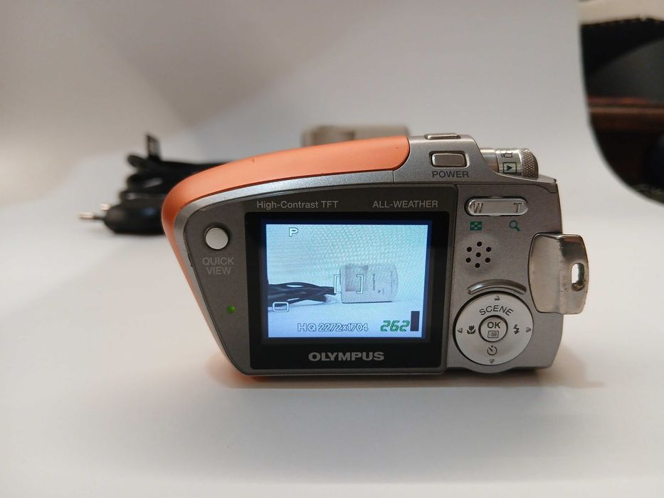 Olympus µ-mini Digital (Stylus Verve). Carregador e cartão