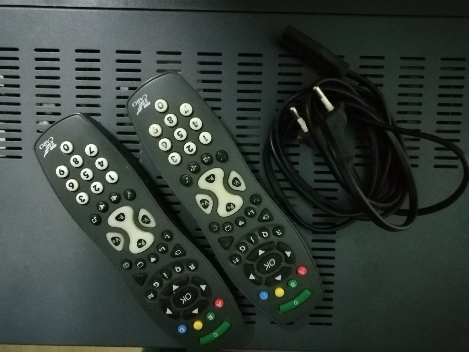 Box TV Sagem Satélite com 2 comandos