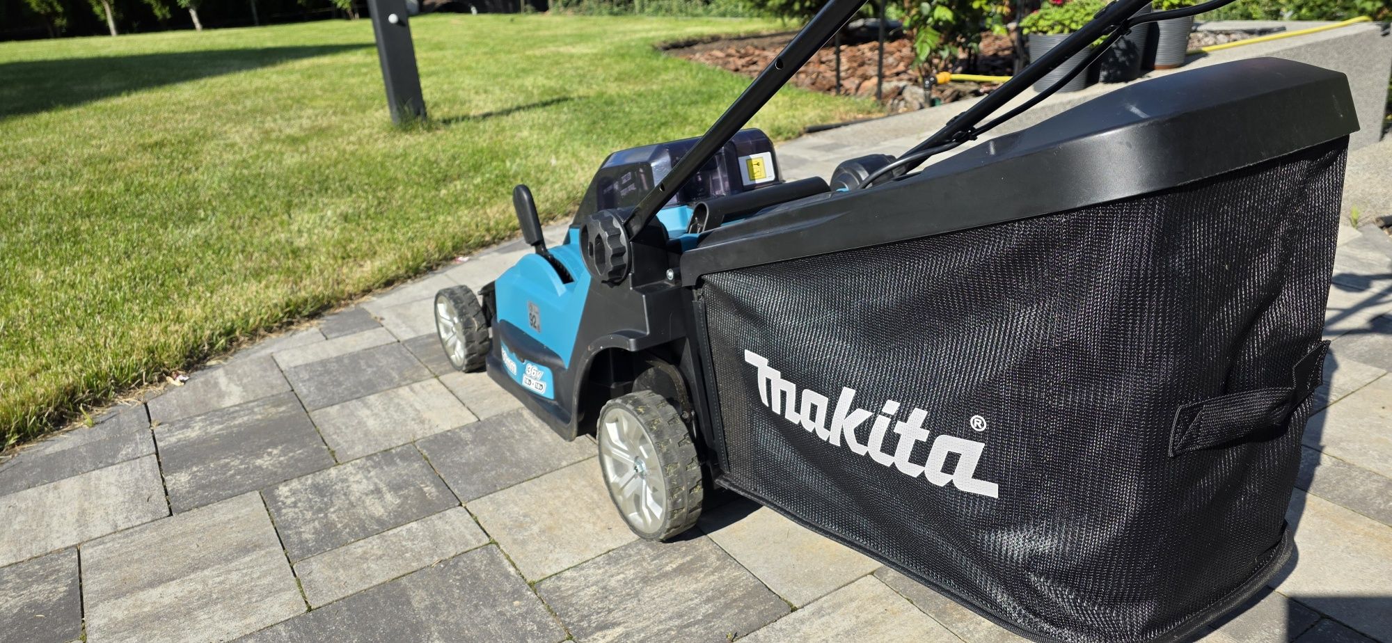 Акумуляторна газонокосарка Makita DLM432CT2