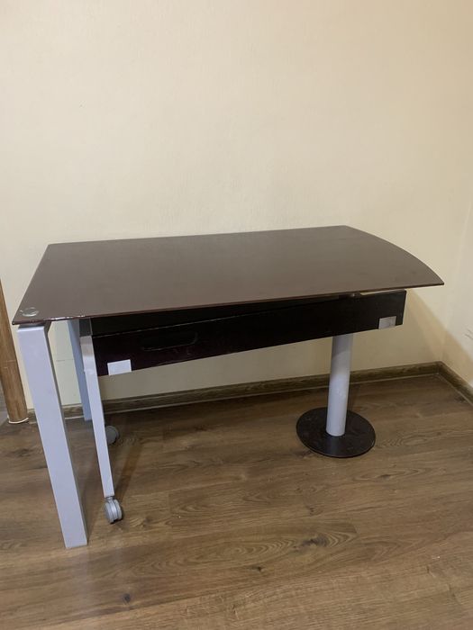 Продам стіл в гарному стані