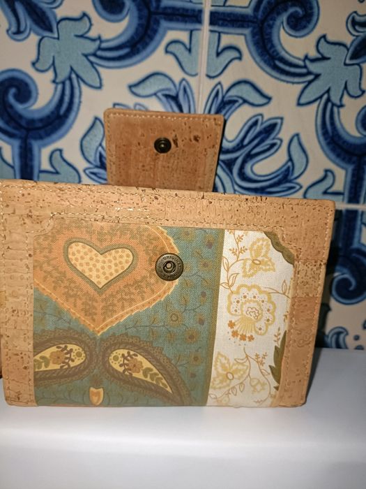 Carteira em cortiça e tecido
